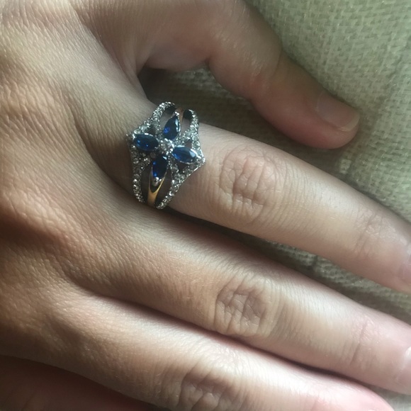 NEW IN Blue Cross Two Tone Ring - Picture 3 of 4